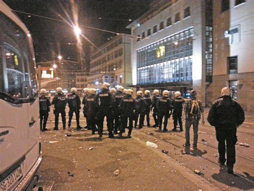 500 Personen ließen am Samstagabend eine unbewilligte Party in St. Gallen steigen. Foto: Thurgauer Zeitung