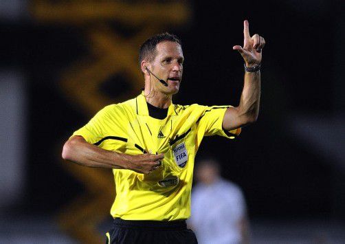 Der Dornbirner Robert Schörgenhofer pfeift auch in dieser Saison in der höchsten Liga. foto: stiplovsek