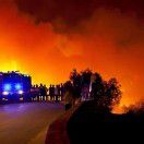 Flammen nähern sich der Algarve-Küste