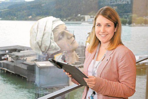 Elisabeth Giselbrecht ist für die Probenplanung und Künstlerbetreuung zuständig. Foto: VN/Hofmeister