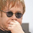Elton John: „Ich müsste tot sein“