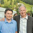 Brand: Große Golf Trophy für einen guten Zweck