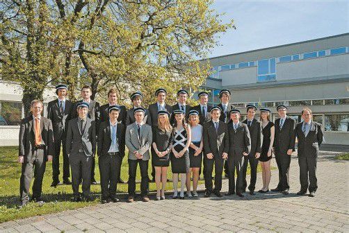 HAK Bregenz, 5AHWI, 1. Reihe v. l. n. r.: Klassenvorstand Mag. Dietmar Rupp, Lukas Wehinger**, Jürgen Gunz, Simon Radoczai, Corina Brunner, Nina Knünz**, Laura Kaspar, Felix Huber*, Florian Bachmann, Christian Scherrer**, Cornelia Mayer**, Peter Wadlegger, Dir. Mag. Manfred Hämmerle; 2. Reihe v. l. n. r.: Julian Pernsteiner, Christopher Wiener, Tobias Holzer, Alexander Natter, Fabian Decker, Mathias Fontain*, Stefan Baumann, Michael Hagspiel*