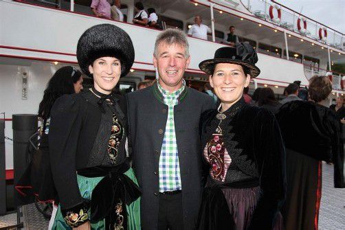 Hatten Grund zum Feiern: Obmann Oswald Ganahl (bewusstmontafon) mit Beatrice Amann (l.) und Alexandra Battlogg. Fotos: Meznar