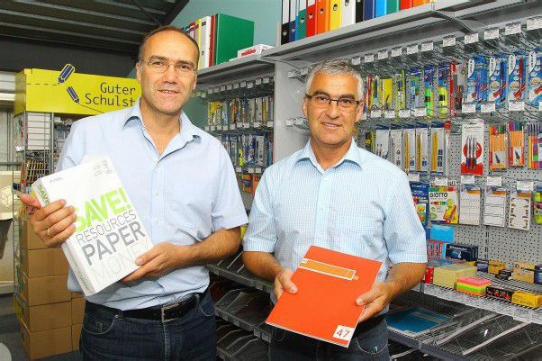 Heiner Messerle (links) und Thomas Rhomberg haben über 40.000 Artikel gelistet. Fotos: VN/Hofmeister