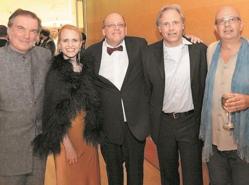 Intendant David Pountney (l.) mit FL- Regierungsrätin Aurelia Frick, Komponist Detlev Glaner, Dirigent Markus Stenz und Martin Winkler.