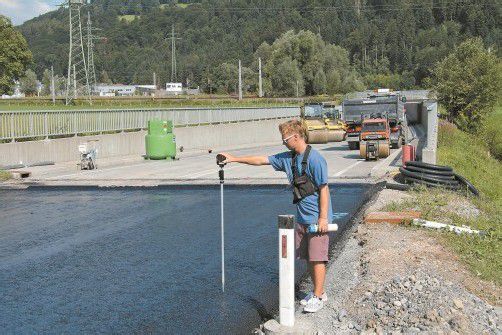 Nach vierwöchiger Bauzeit kann die Straße heute Mittag wieder für den Verkehr freigegeben werden. Foto: vol.at