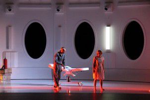Festspielstart mit Uraufführung „Solaris“ führt spannend ins All /D5