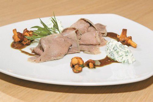 Perfekt für warme Sommertage: Kernöl-Rindfleisch mit Pfifferlingen. Foto: VN/b. Hofmeister, D. Stiplovsek