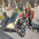 Auf Wunsch im Beiwagen zum Friedhof