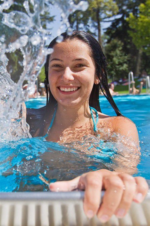 wetter feature, themenbild, symbolbild, sommer, sonne, hitze, wasser, freibad, schwimmbad, waldbad in feldkirch, jessica aus feldkirch