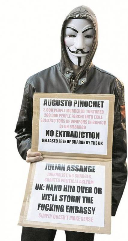 Assange-Anhänger ist für Asyl. Foto: EPA