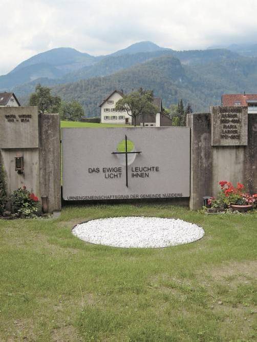 Auf dem Friedhof in Nüziders wurde ein Gemeinschaftsgrab errichtet. Foto: Ka