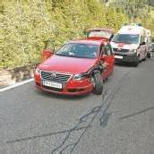 Frontalunfall: Bikerin (54) schwer verletzt