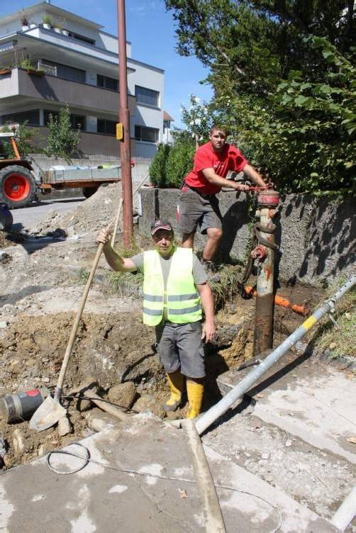 Austausch eines Wasserhydranten in der Alberlochstraße in Lochau.