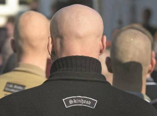 Bomberjacken, kahlrasierte Köpfe und Tätowierungen waren gestern – der heutige Rechtsextremist ist optisch kaum zu erkennen. Foto: EPA