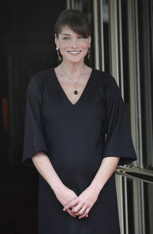 Carla Bruni zeigt Magazin wegen Schwangerschaftsgerüchten an.