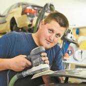 Karosseriebautechnik in innovativem Betrieb