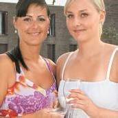 Sommer-Lounge mit kühlen Drinks