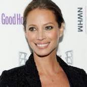 Turlington hat kein Problem mit dem Alter