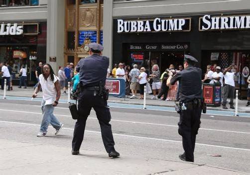 Der Angreifer war mit einem Ikea-Messer bewaffnet. Foto: AP