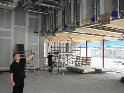 Der Bau des Pfarrzentrums geht gut voran. Foto: Manfred Bauer