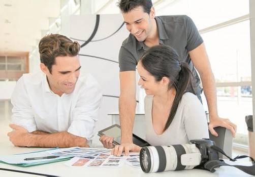 Die Ausbildung „Grafikdesign & Marktkommunikation“ dauert zwei Jahre.  foto: Shutterstock