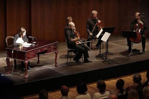 Die Salzburger Autorin Kathrin Röggla und das EOS Streichquartett bei „Musik & Poesie“ der Bregenzer Festspiele. Foto: BF/Köhler