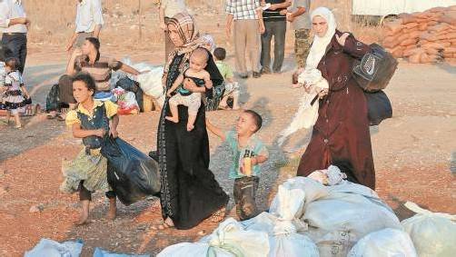 Flüchtlingsfamilien in der Türkei: Die Zahl fliehender Syrer wächst täglich um mehrere Hundert. Die Gewalt in ihrer Heimat nimmt zu. Foto: EPA