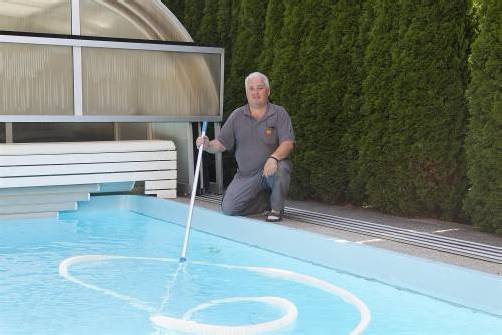 Günther Feist baut neben Heizungs- und Sanitäranlagen auch Schwimmbäder. Fotos: VN/Paulitsch, Privat