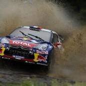 Loeb auf der Panzerplatte zur WM