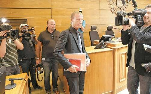 Hatte Überraschungen angekündigt und belastete dann ausschließlich ÖVP-Vertreter: BZÖ-Nationalrat Stefan Petzner vor Gericht. Foto: APA