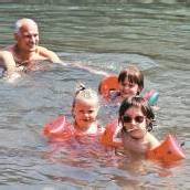 Schwimmen hilft, Stress abzubauen
