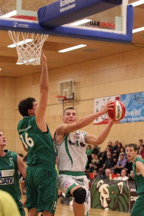 Lions-Jungstar Timur Bas. lions