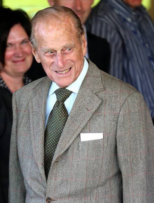 Prinz Philip gut gelaunt beim Verlassen des Spitals. Foto: DAPD