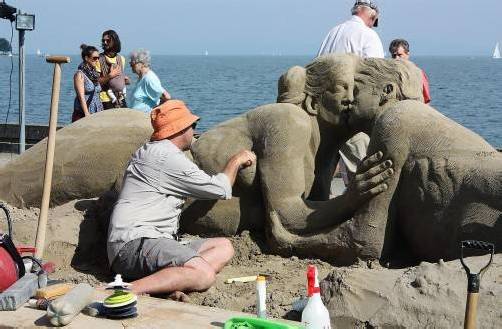 Sandskulptur „Die moderne Romanze“. foto: vn/G. Grabher