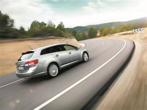 Toyota Avensis Kombi: In der optischen sowie technischen Unaufgeregtheit liegen die Kraft und das Potenzial des Langstrecken-Lademeisters.