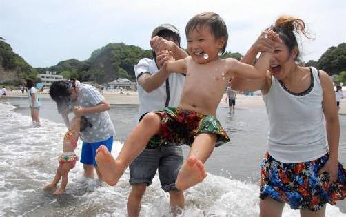 Wie hoch die Strahlung im Wasser ist, verraten die Behörden nicht. Es sei jedoch unbedenklich, im Meer zu baden. Foto: AP