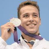 Le Clos tanzt mit Schülerin beim Abschlussball