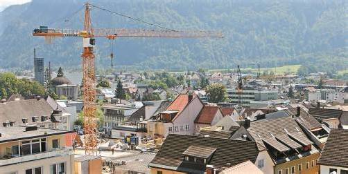 Zählt zu den größten innerstädtischen Baustellen in Vorarlberg: der Bau des Kronenhauses in der Alpenstadt Bludenz. Foto: VN/Schwald