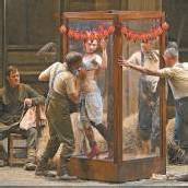 „Soldaten“ triumphieren in Salzburg