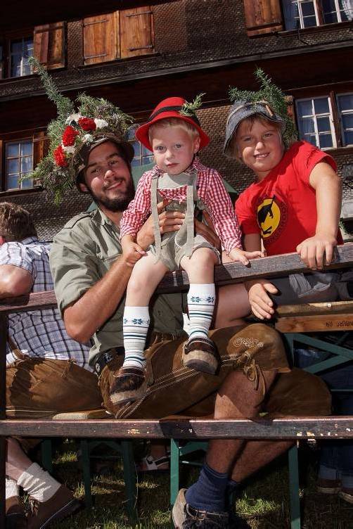 Auch Daniel, Matteo und Florian feierten den Abschluss des Alpsommers.