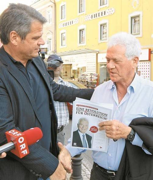 August 2012: Frank Stronach in Kärnten mit dem dortigen Ex-SPÖ-Politiker Gerhard Köfer, der ihn heute unterstützt.