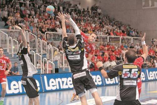 Hard-Spielmacher Marko Krsmancic (Bild) gehörte gemeinsam mit Dominik Schmid und Goalie Golub Doknic zu den auffälligsten Akteuren. kh