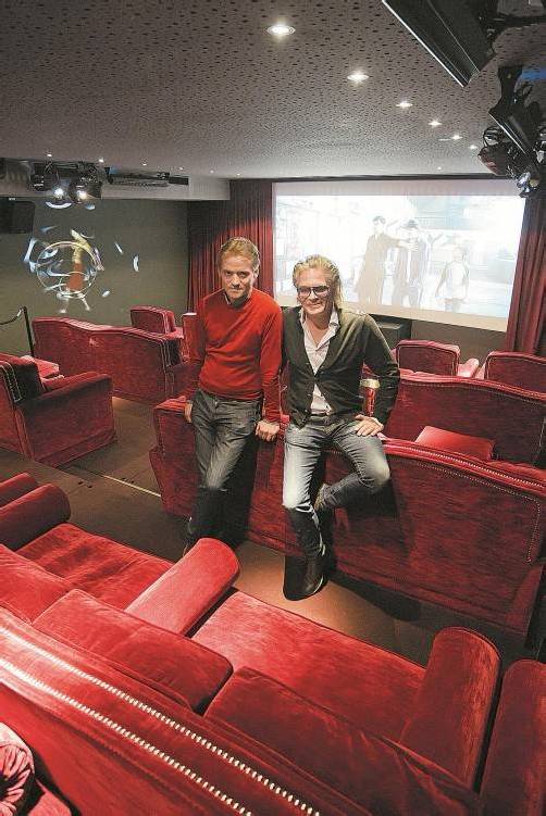 Jörg Thurnher und Reinhard Rauch führten eine Woche vor der Eröffnung durch das neue Kino in Feldkirch. Foto: VN/Hartinger