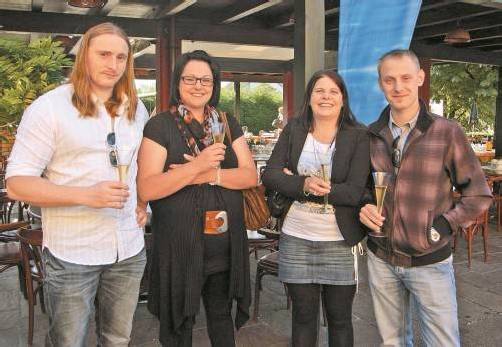 Martin Samulewitz (l.) mit Monika Thomma sowie Martina Pösel und Richard Mayerhofer. Fotos: Schwald