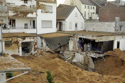 Mehrere Geschäfte wurden beschädigt. Foto: DPA