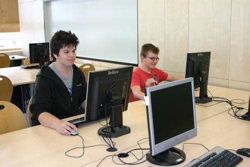 Mit „ACHTplus“ sollen auch die Computerkompetenzen der Schüler gefördert werden. symbolfoto: schwald
