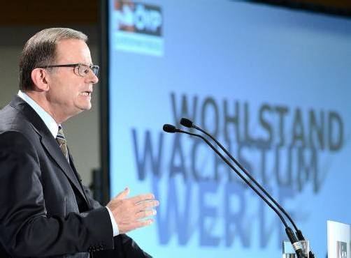 Obmann Karlheinz Kopf wetterte gegen „linke Umverteiler“. apa