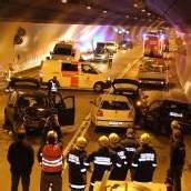 Kleinlaster-Fahrer blieb mitten im Tunnel stehen